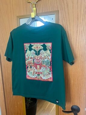 Green Graphic Short Sleeve Tee with Mythical Lion Panel
